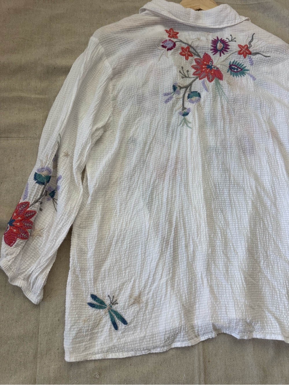 Johnny Was Workshop Embroidered Floral Shirt Size S White Boho Button Front - Picture 8 of 9
